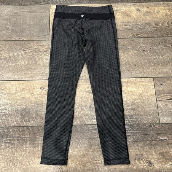 Lululemon Diamond Dot Black White Legging Size 4 - Picture 4 of 7
